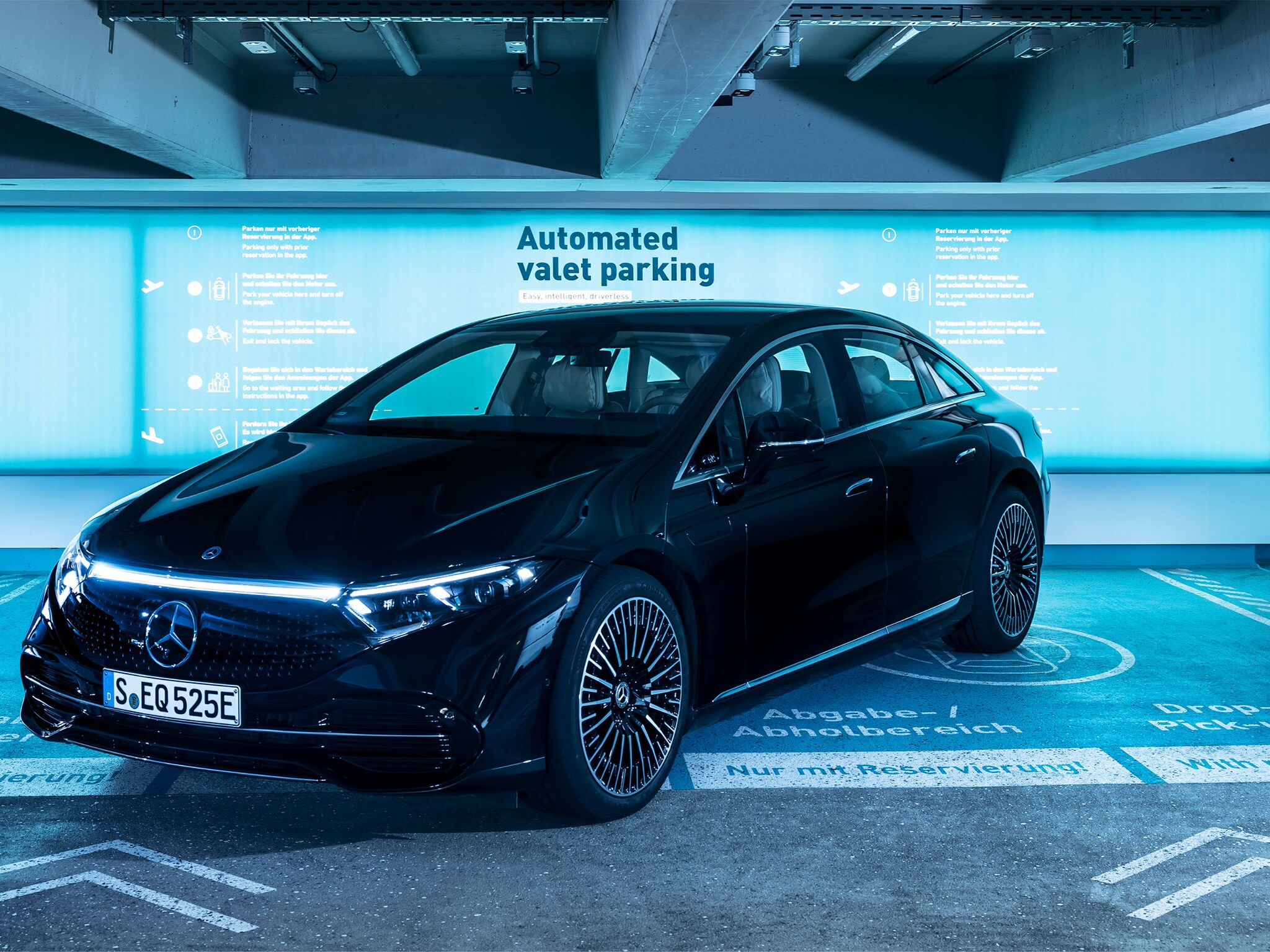 Wereldpremière: bestuurderloos parkeren