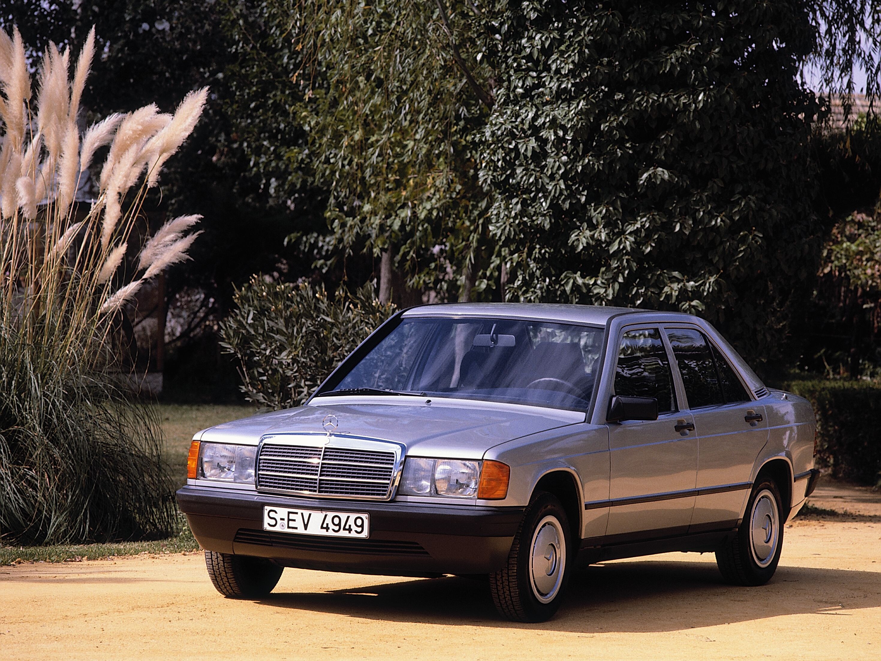Mercedes-Benz 190 E, compact class-limousine van modelserie 201