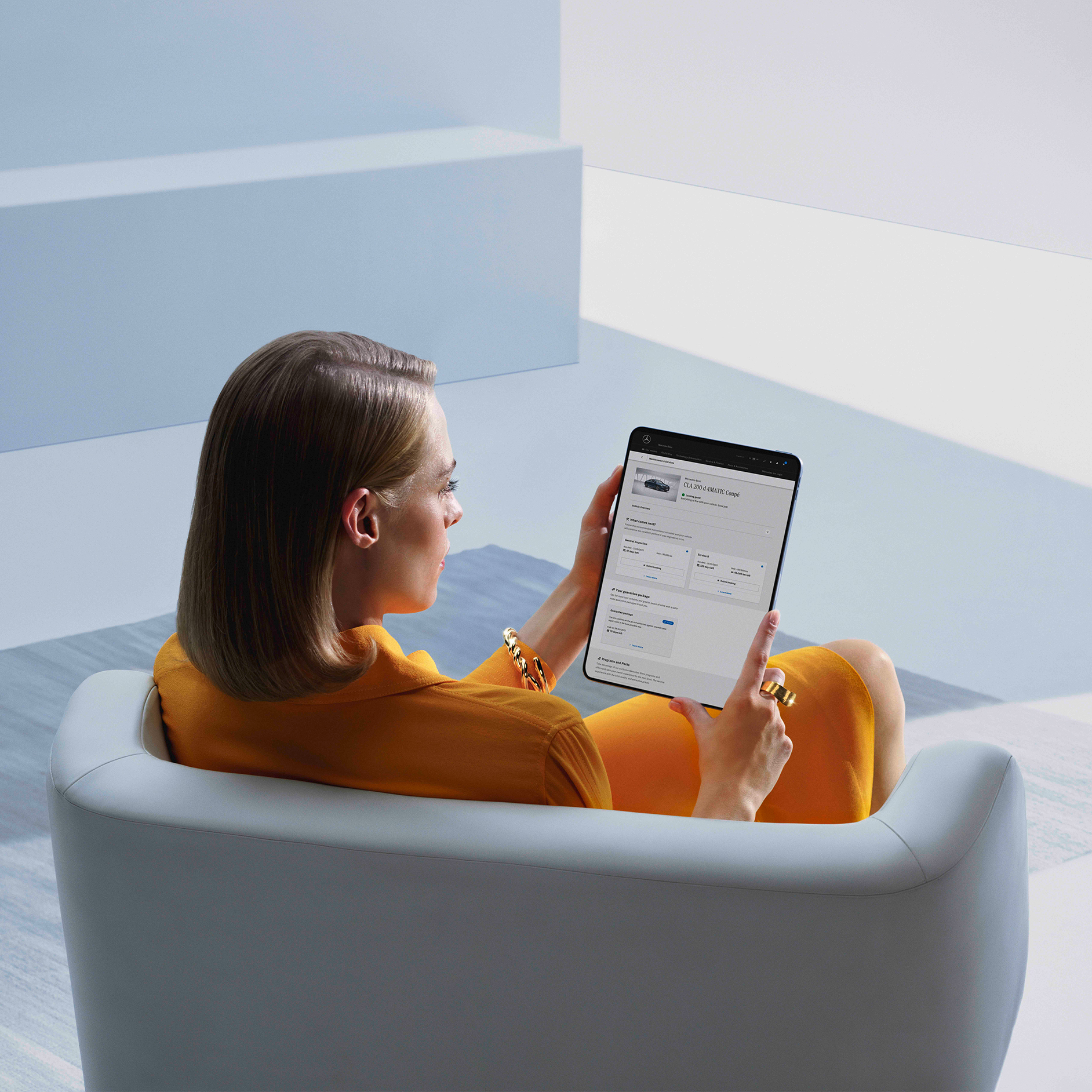 Op afstand opvragen van voertuigstatus | Standaarduitrusting | Mercedes-Benz Het Op afstand opvragen van voertuigstatus behoort tot de standaarduitrusting van de Digitale extra's van Mercedes-Benz.