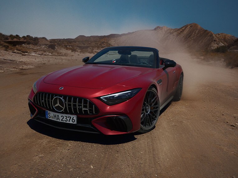 Schuin vooraanzicht van de Mercedes-AMG Roadster.
