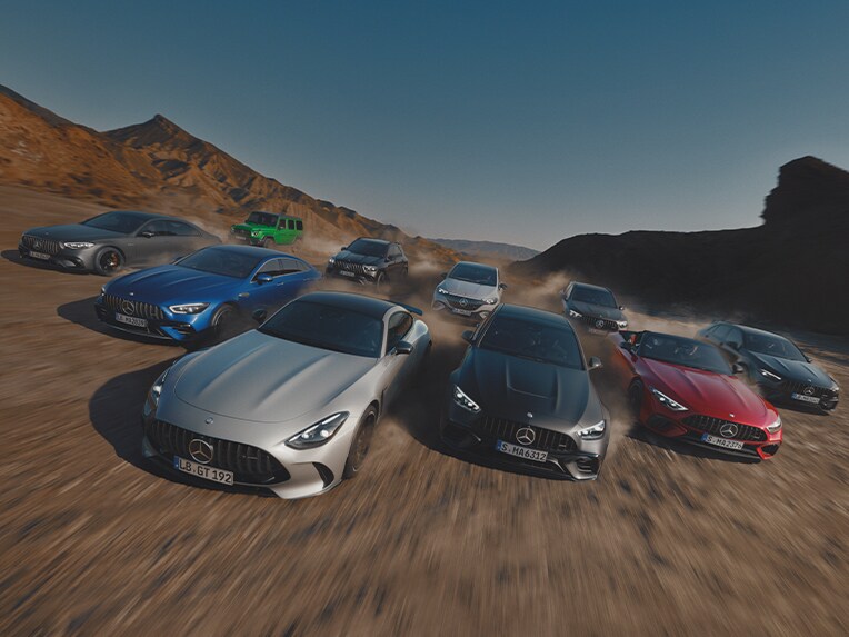 Een groep Mercedes-AMG modellen.