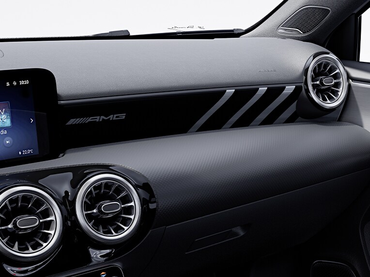 Sierdelen in het interieur van de A-Klasse van Mercedes-AMG.