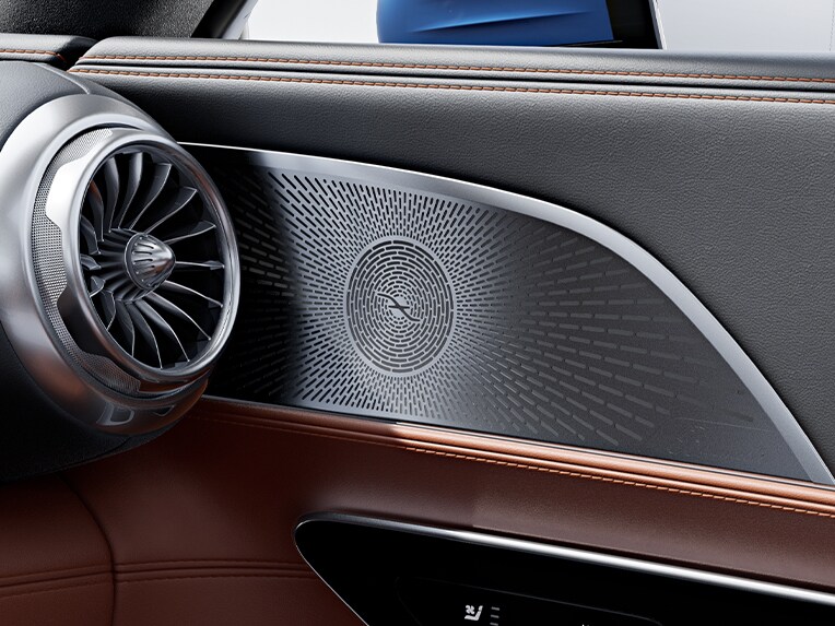 Luidsprekers van het Burmester® high-end 3D surround sound system in de Mercedes-AMG GT Coupé.