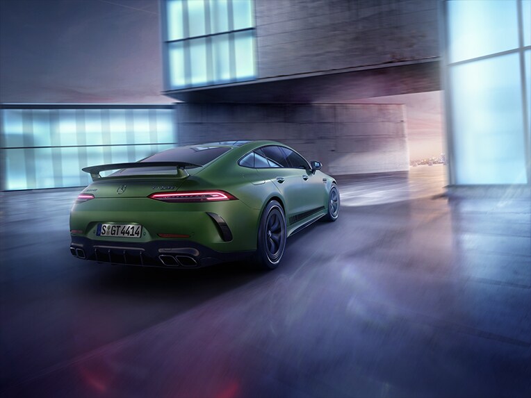 Achteraanzicht van de Mercedes-AMG GT 4-deurs coupé.
