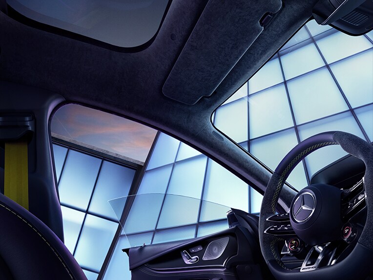 Interieur van de Mercedes-AMG GT 4-deurs coupé.