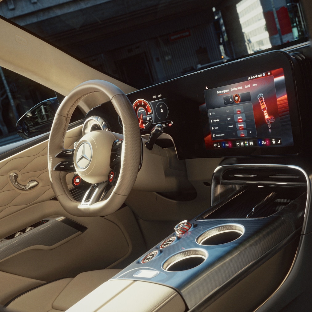 De op de bestuurder gerichte cockpit van de Mercedes-AMG GT 53.