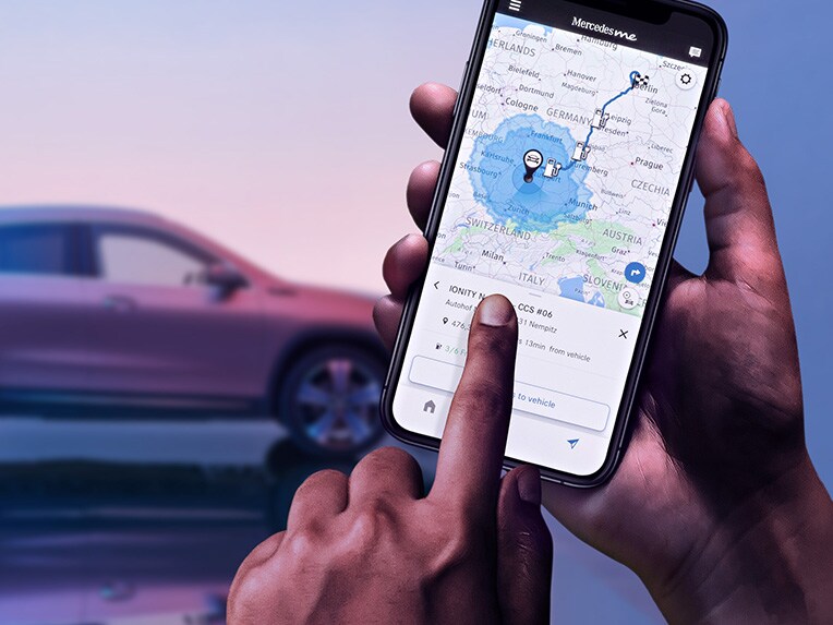 De Mercedes me App op een smartphone.