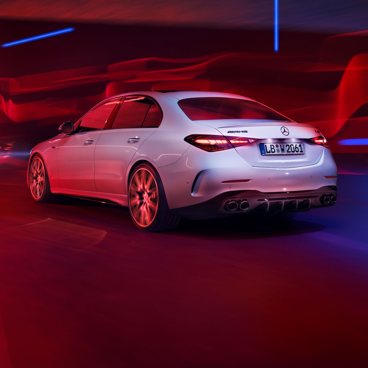 Achterzijaanzicht van een Mercedes-AMG C 43 in Limousine-uitvoering.