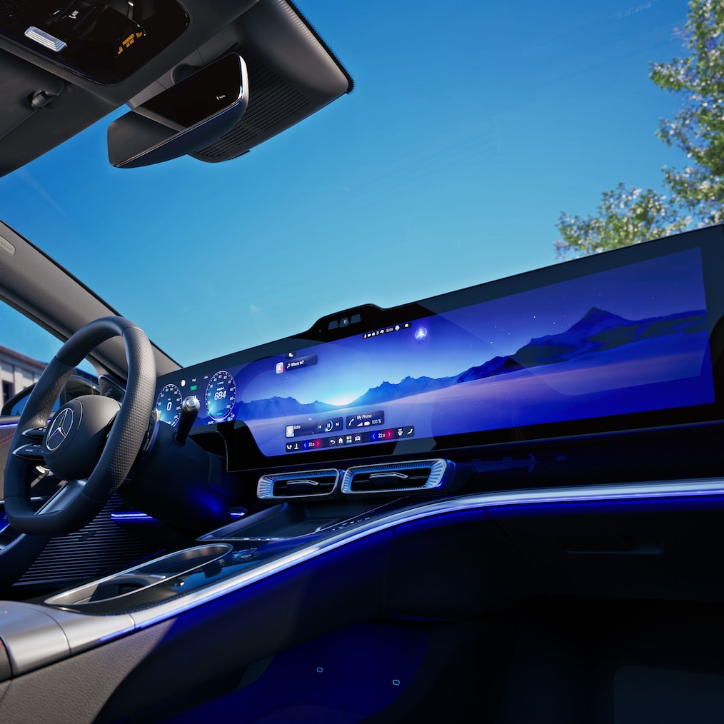 De MBUX Hyperscreen van de volledig nieuwe elektrische C-Klasse van Mercedes-Benz.