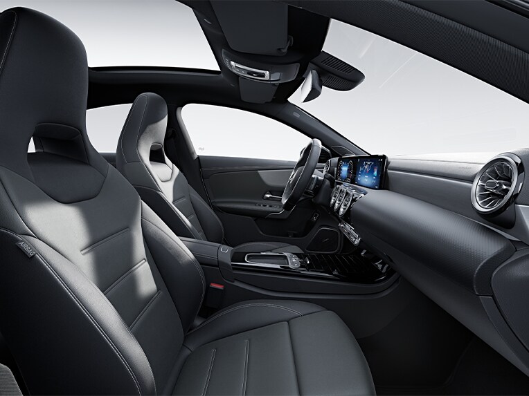Interieur van de CLA Coupé van Mercedes-AMG met AMG-lederpakket.