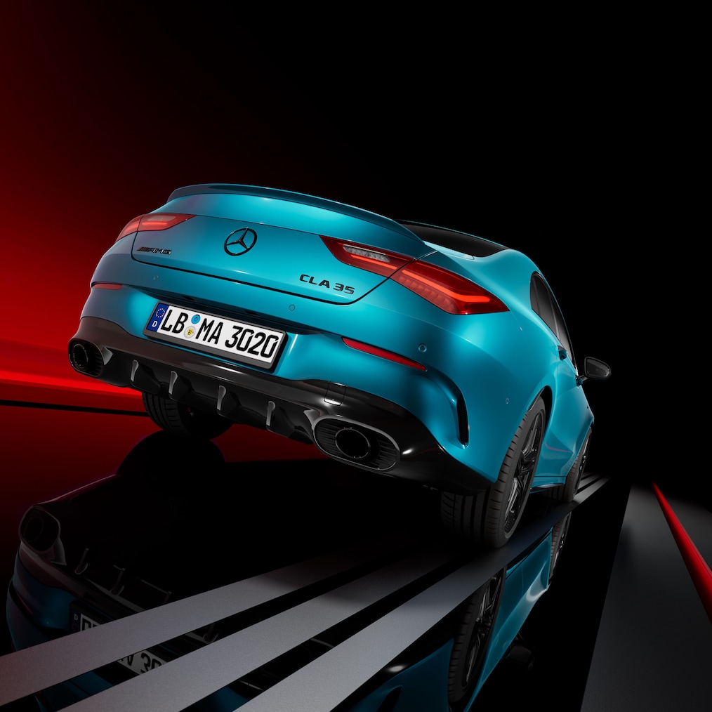 Voor zijaanzicht van de Mercedes-AMG CLA 35 4MATIC Coupé.