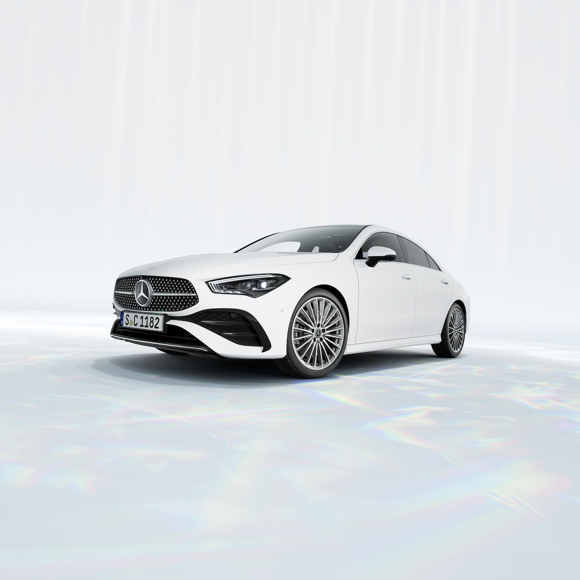 Voor zijaanzicht van de Mercedes-Benz CLA Coupé.