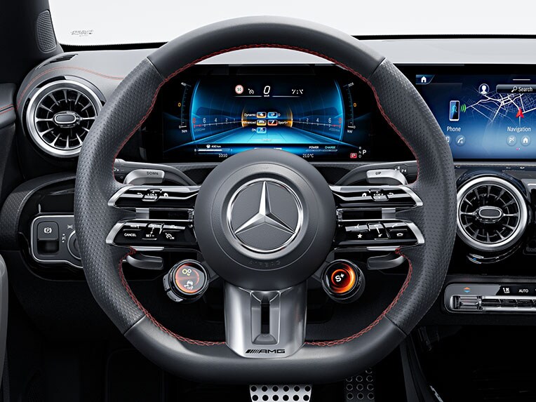 Performance-stuurwiel in nappaleder in de CLA Coupé van Mercedes-AMG.