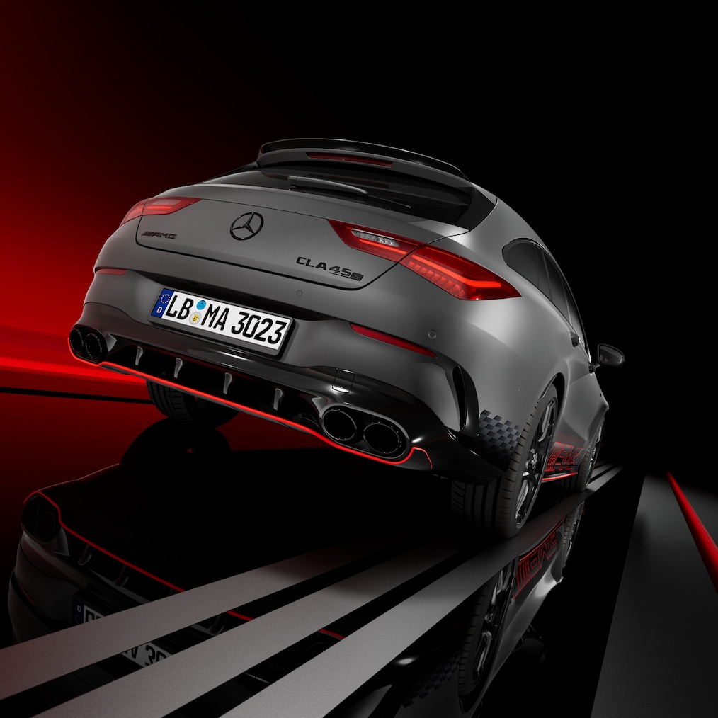 Voorste / achterste zijaanzicht van een Mercedes-AMG CLA 45 S 4MATIC+ Shooting Brake.