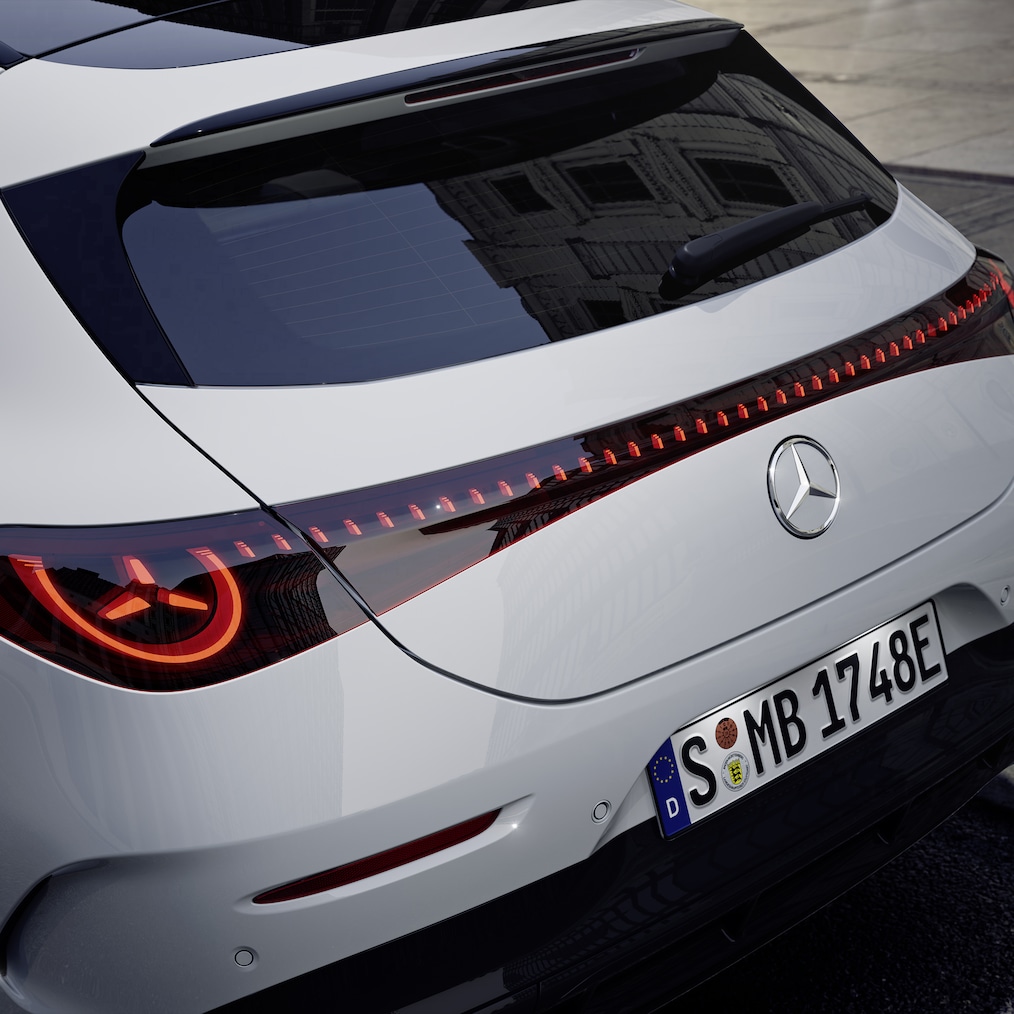Het exterieurdesign van de achterzijde van de elektrische CLA Shooting Brake met EQ-technologie.