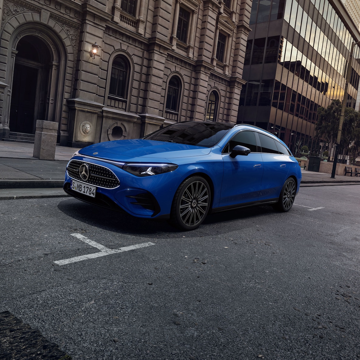 Achteraanzicht van de geheel nieuwe Mercedes-Benz CLA Shooting Brake X178 met AMG Line Plus.