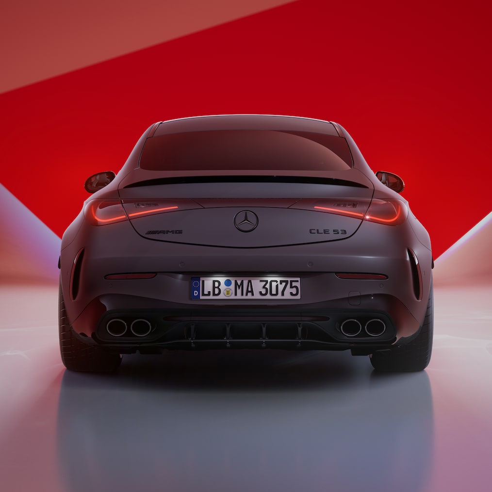 Schuin vooraanzicht (of achteraanzicht) van de Mercedes-AMG CLE 53 4MATIC+ Coupé.