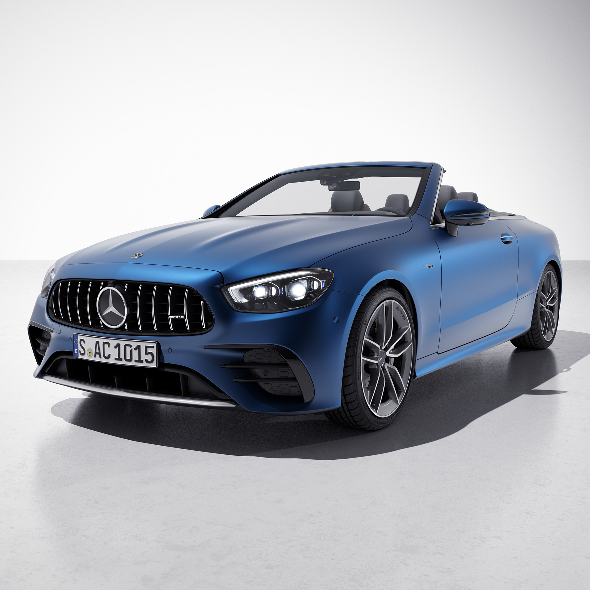 Lakken | E-Klasse Cabriolet | Mercedes-AMG Schuin vooraanzicht van de Mercedes-AMG E-Klasse Cabriolet.