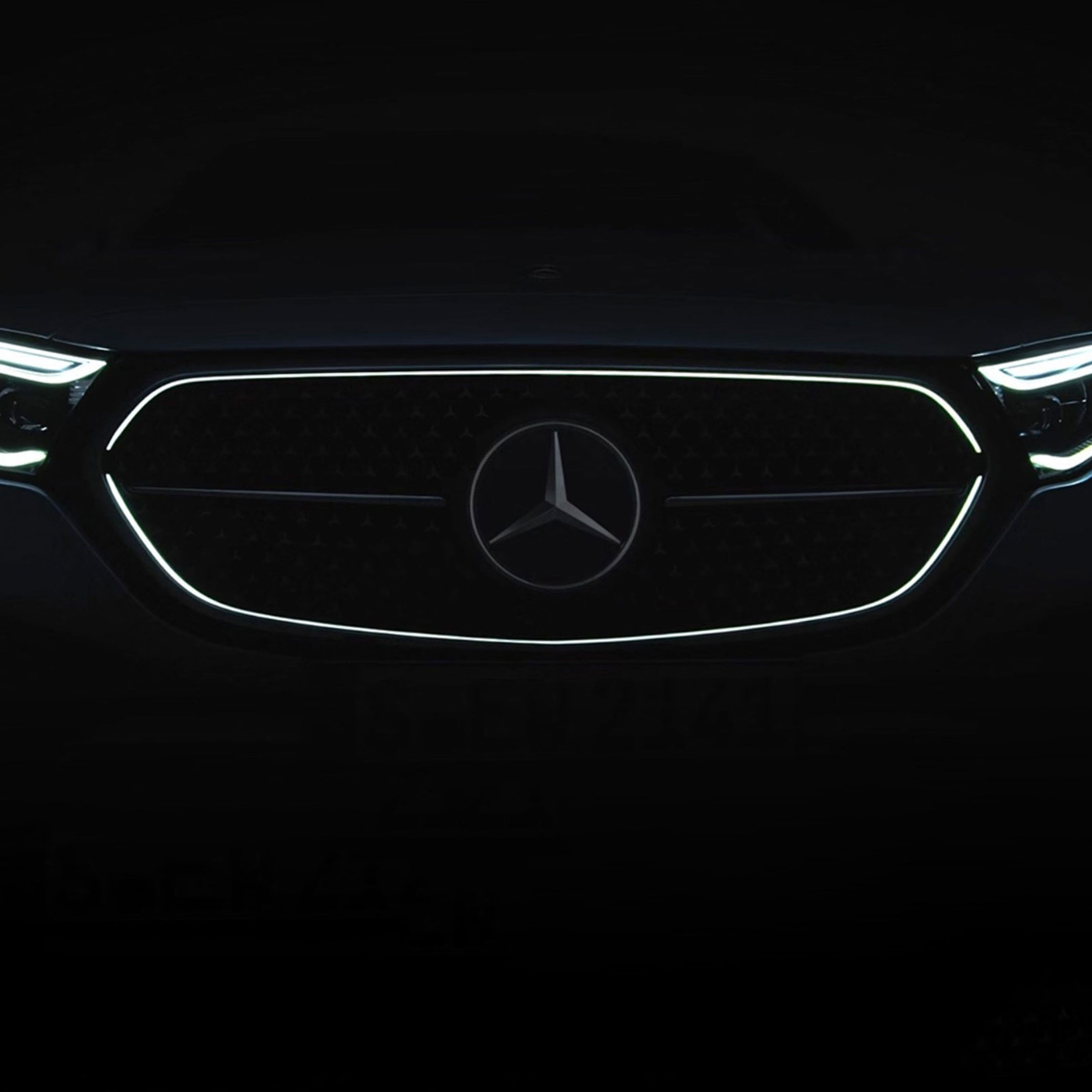 De verlichte grille van de Mercedes-Benz E-Klasse Estate.