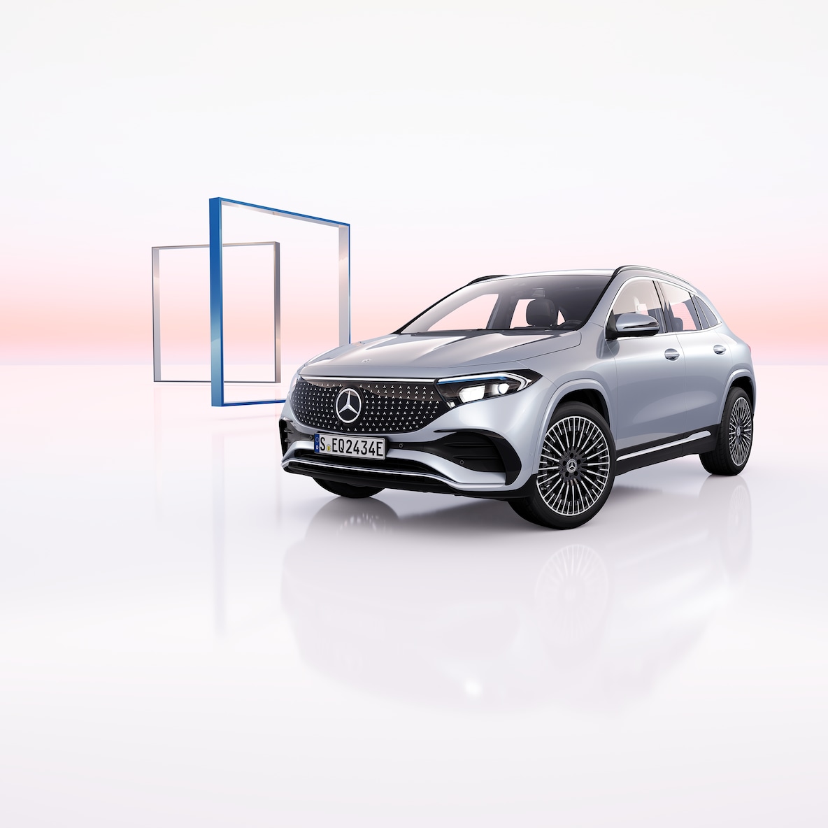 Frontaal zijaanzicht van een Mercedes-Benz EQA.