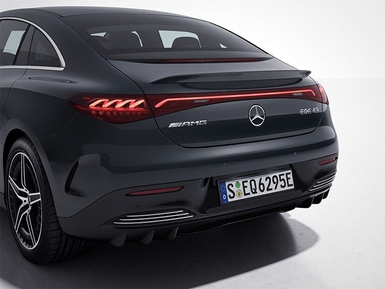 De AMG-spoilerrand van de Mercedes-AMG EQE Limousine.