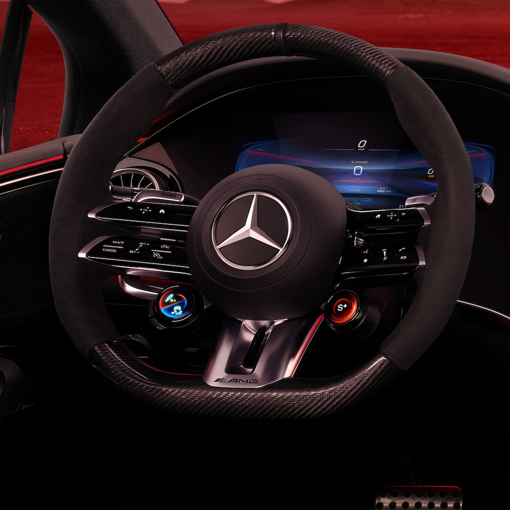 AMG-stuurwieltoetsen in het interieur van de Mercedes-AMG EQE Limousine.