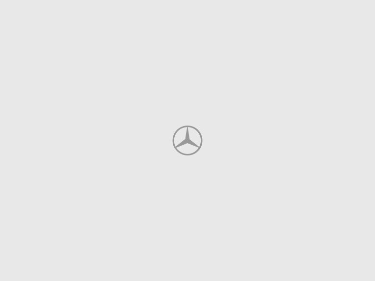 Detailopname van de weergave van navigatie met Electric Intelligence op het display in de nieuwe Mercedes EQE SUV.