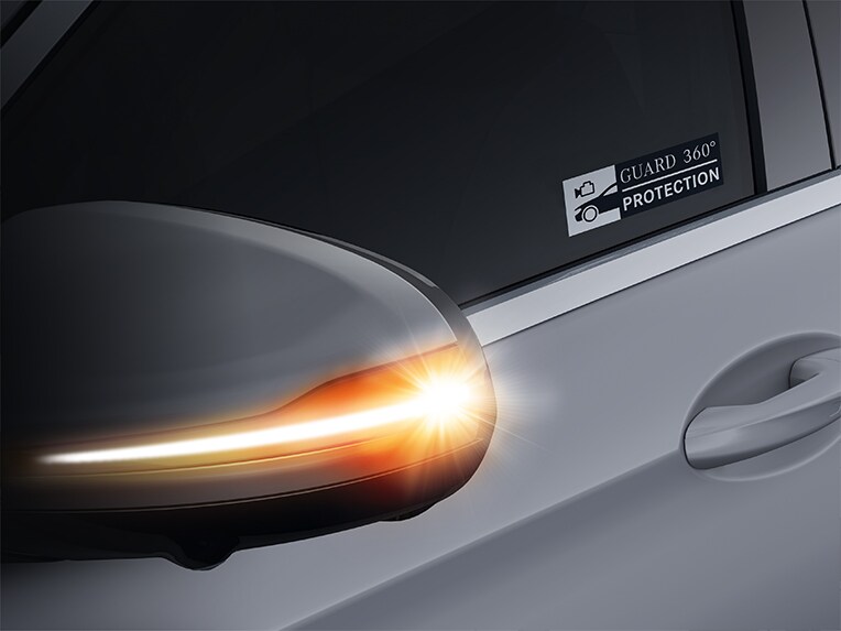 Een grafische voorstelling van de URBAN GUARD-allroundvoertuigbeveiliging in de nieuwe Mercedes EQE SUV.