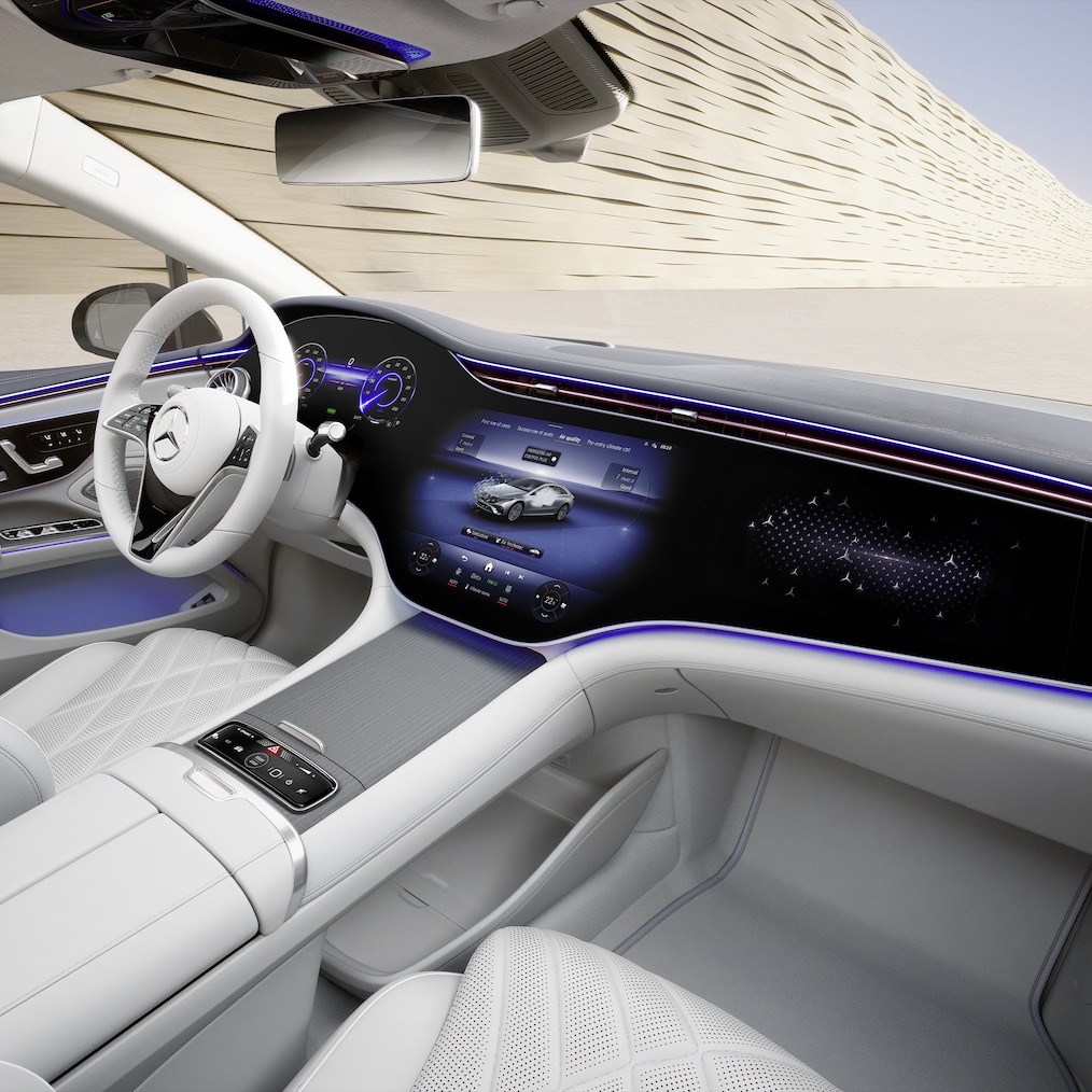 Interieur met MBUX Hyperscreen in de EQS Limousine van Mercedes-Benz.