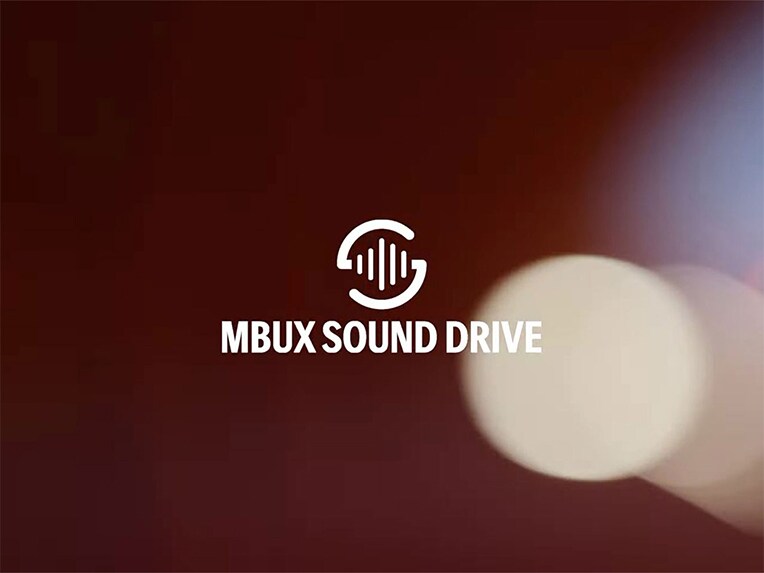 De voorbereiding voor MBUX entertainment in de Mercedes-AMG GLA.