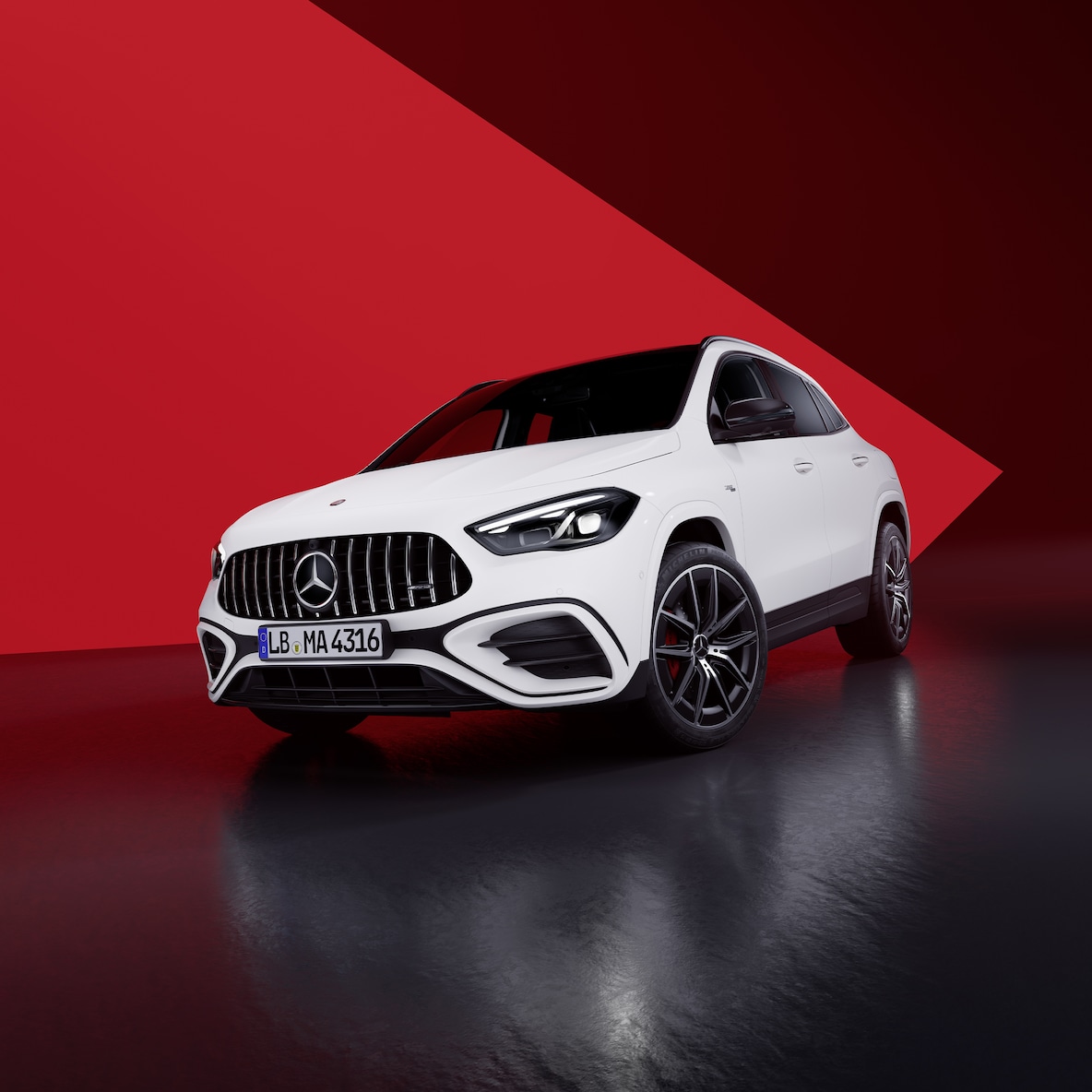 Schuin vooraanzicht van de Mercedes-AMG GLA 35 4MATIC.