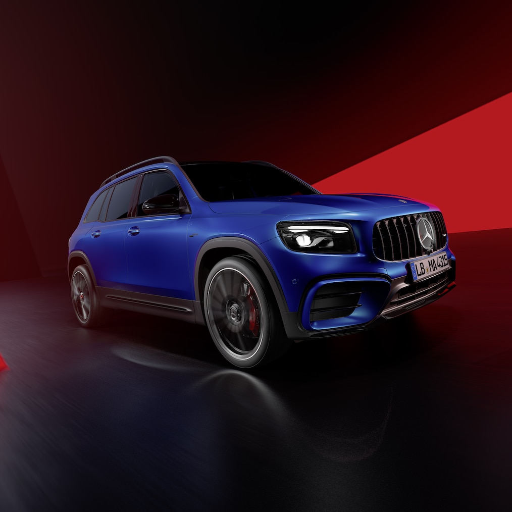 Voorste / achterste zijaanzicht van een Mercedes-AMG GLB 35 4MATIC.