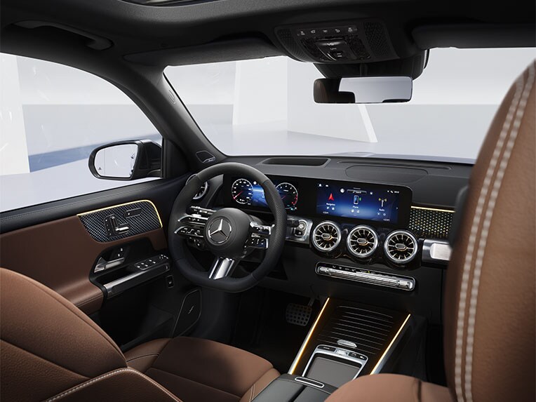 Interieur infotainmentweergave van de Mercedes-Benz GLB SUV met een Plus-3-financieringscontract.