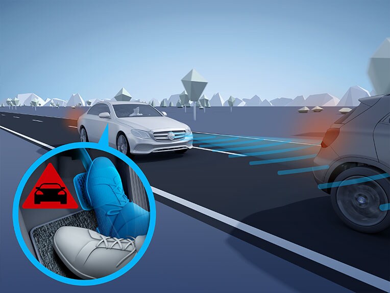 Illustratie van de actieve remassistent van de GLB van Mercedes-Benz.