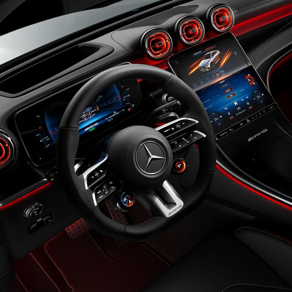 Close-up view van een  AMG Performance stuurwiel in een Mercedes-AMG GLC Coupé.
