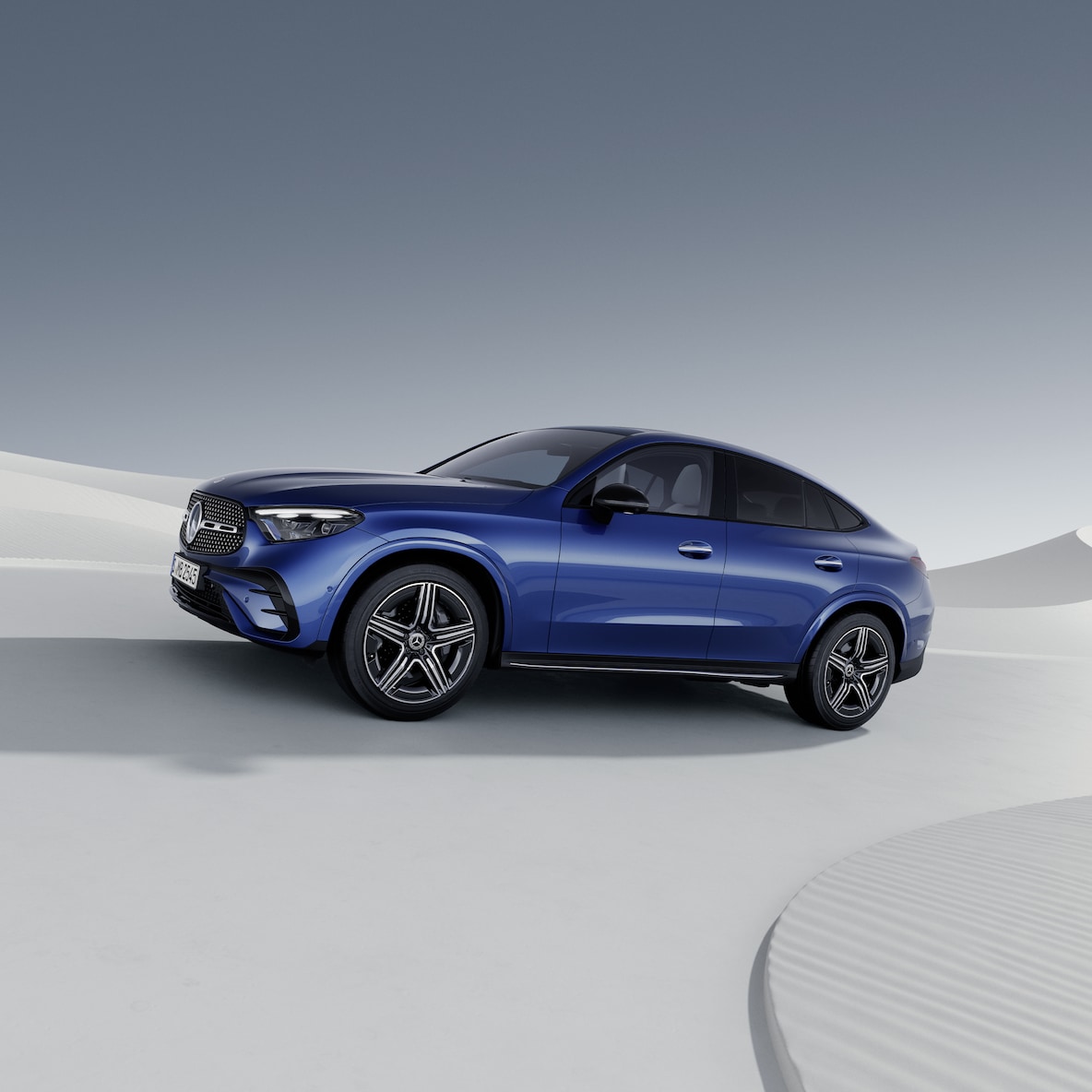 Schuin vooraanzicht van de Mercedes-Benz GLC Coupé.