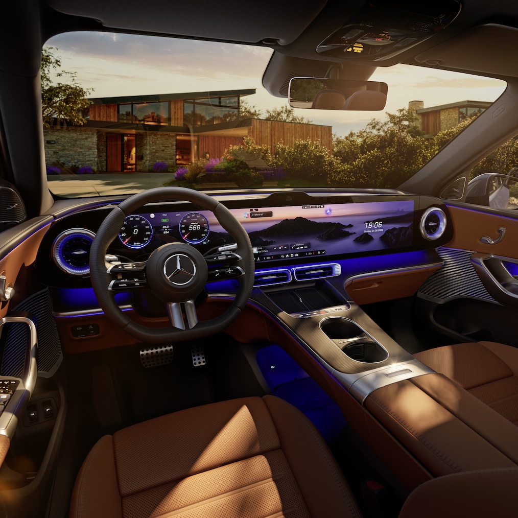 MBUX Seamless Hyperscreen, gezien vanaf de eerste zitrij over de hele breedte van het interieur.