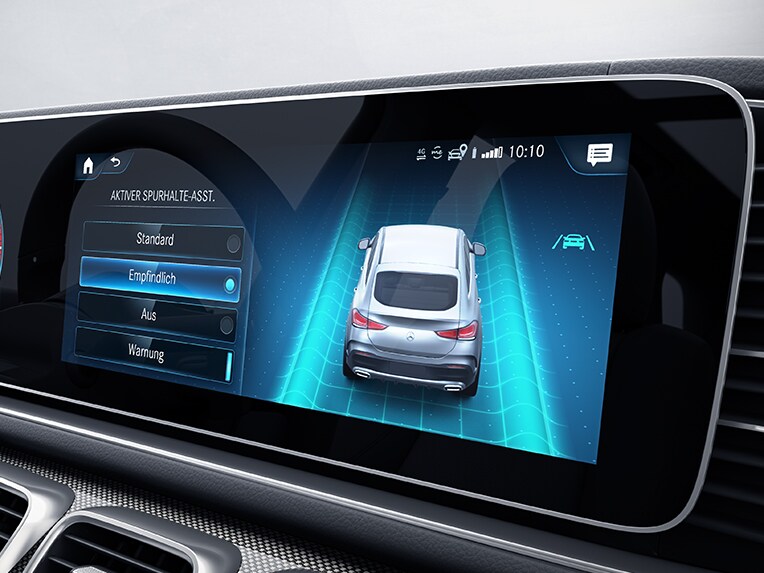De uitgebreide functionaliteit van MBUX met geactiveerd rijassistentiepakket plus in de Mercedes-Benz GLE Coupé.