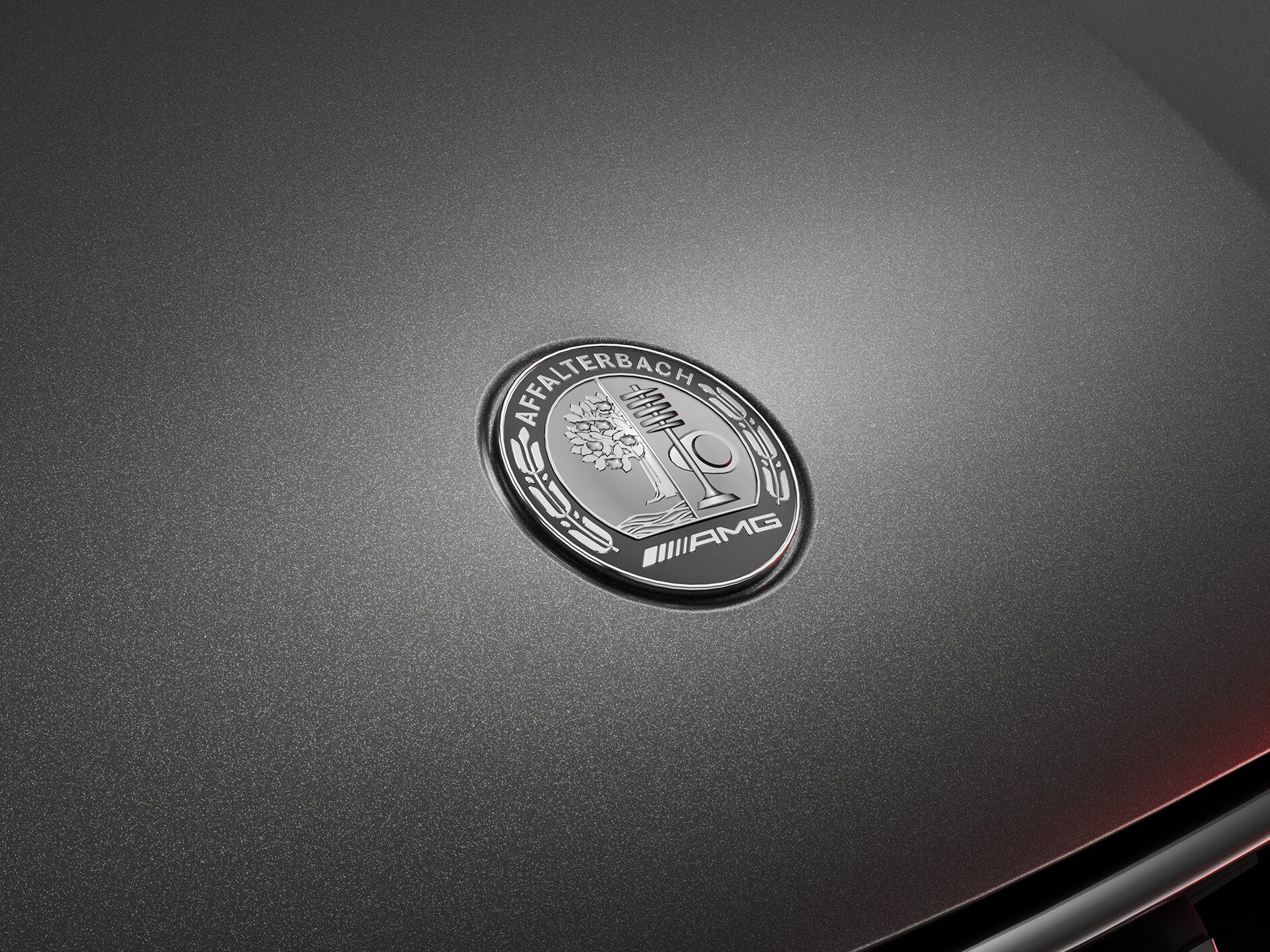 Het AMG-logo voorop een Mercedes-AMG model.