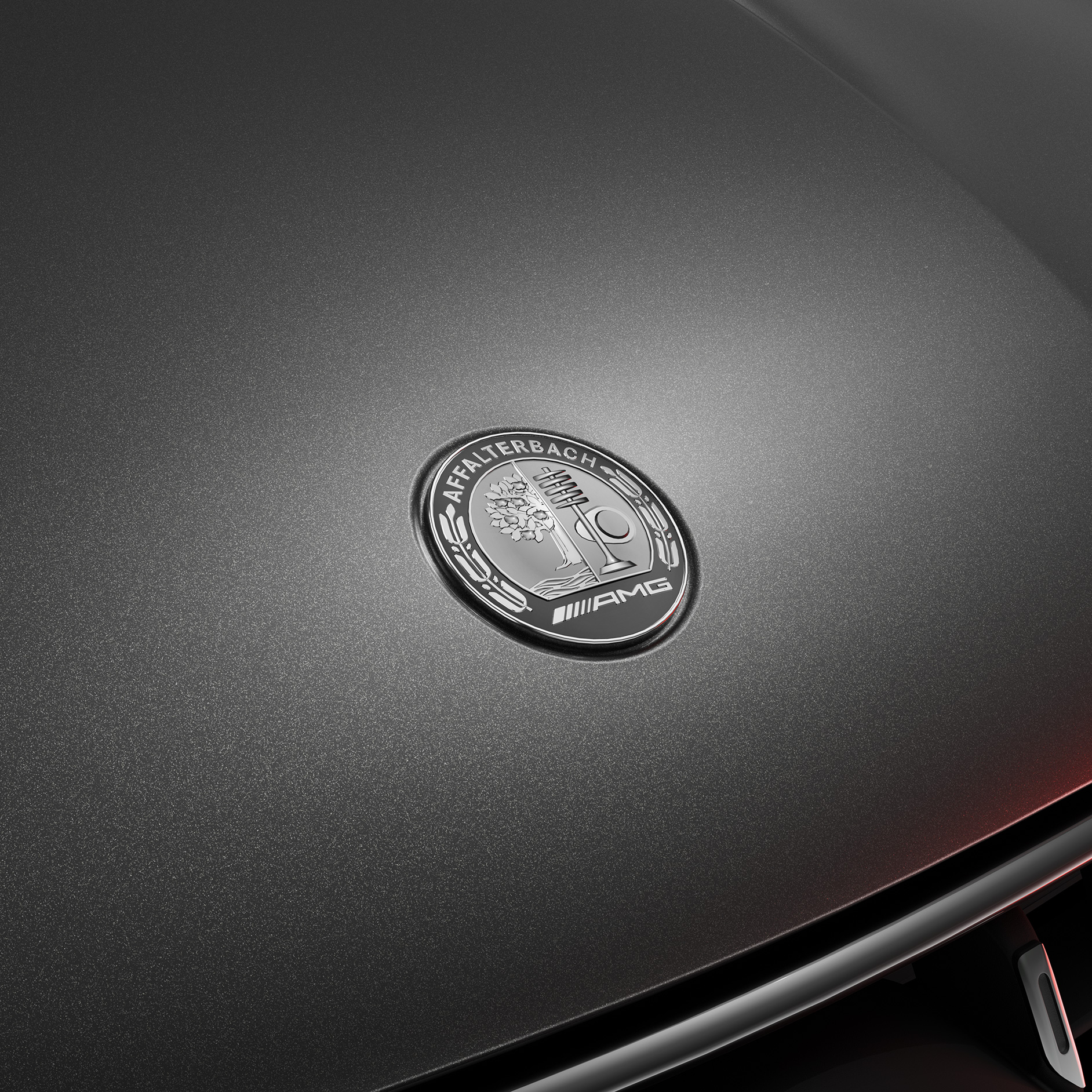 AMG Private Lounge | Mercedes-AMG Het AMG-logo voorop een Mercedes-AMG model.