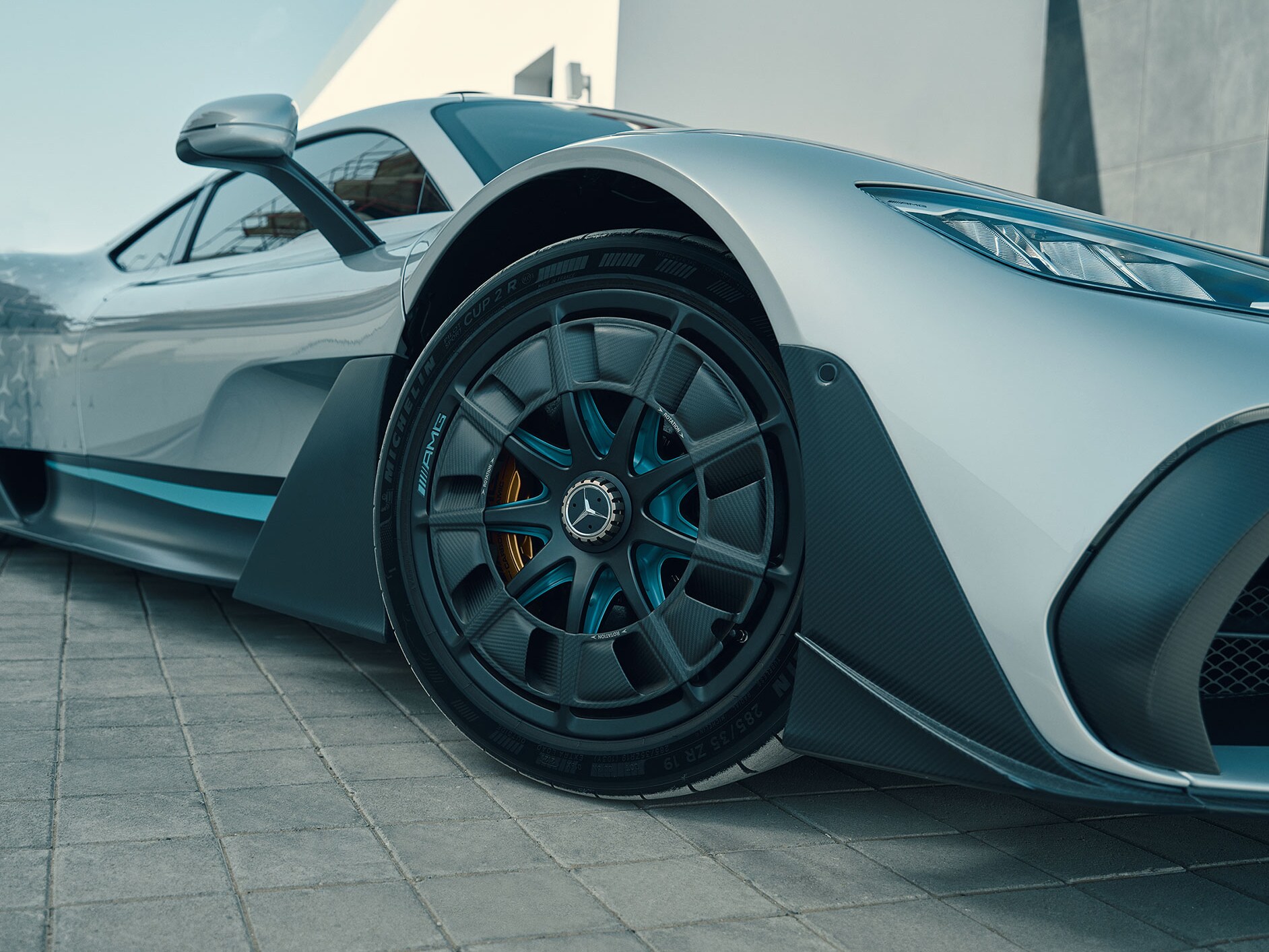 Detailopname van een velg van de Mercedes-AMG ONE.