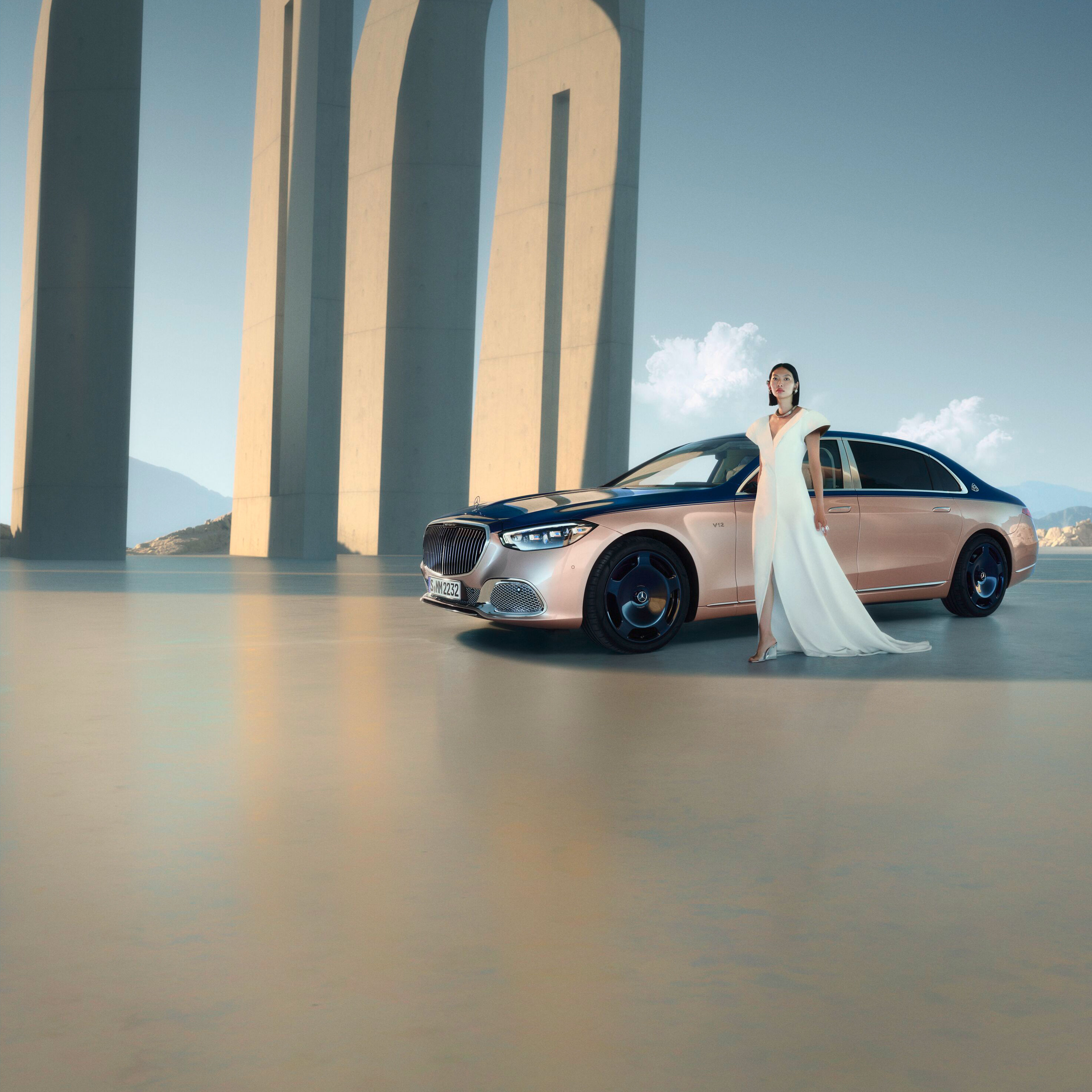 Merk | Mercedes-Maybach Verschillende aanzichten van een Mercedes-Maybach model met tweekleurenlak.
