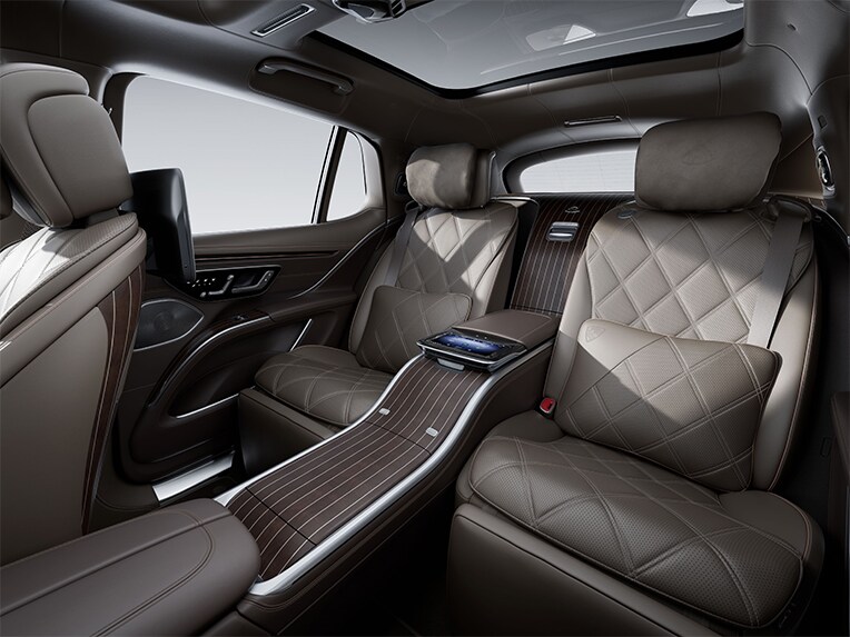 MANUFAKTUR-lederpakket in het interieur van de luxueuze Mercedes-Maybach EQS SUV.