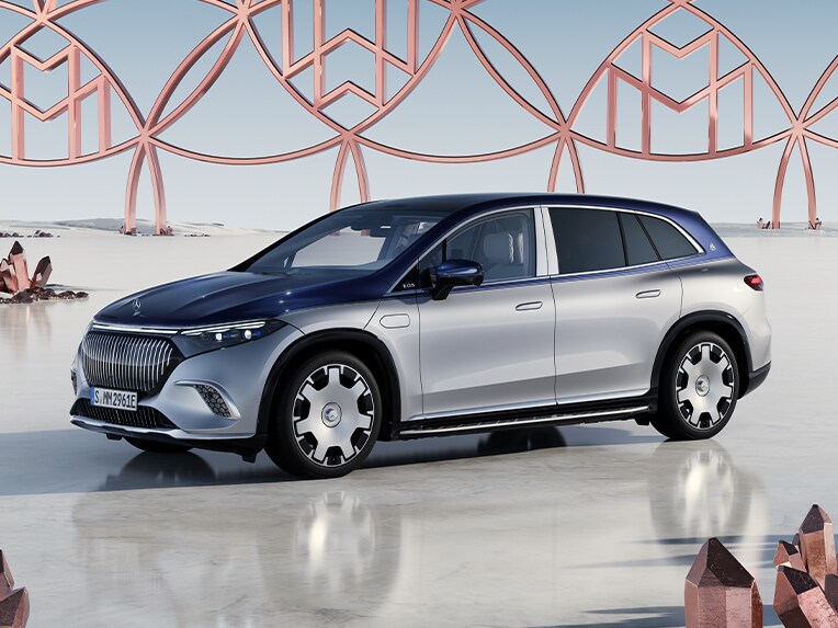 Schuin vooraanzicht van de Mercedes-Maybach EQS SUV.