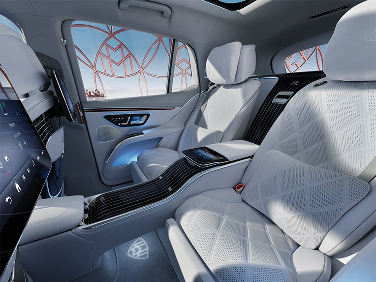 Interieur van de luxueuze Mercedes-Maybach EQS SUV met duurzaam verwerkt leder.