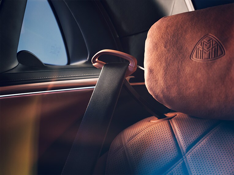Gordelaanreikers achter in de Mercedes-Maybach S-Klasse.