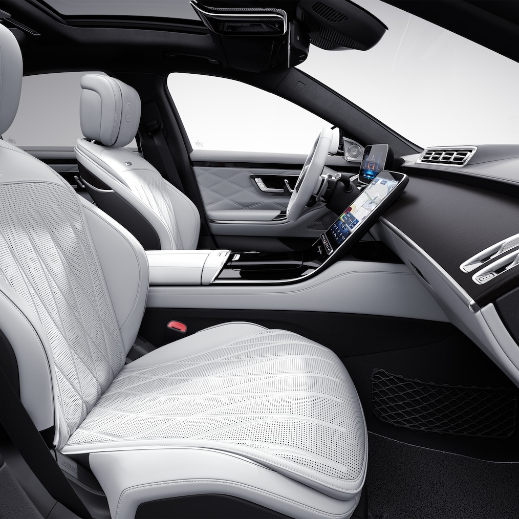Zijaanzicht van de Mercedes-AMG S 63 E PERFORMANCE (voor exclusieve MANUFAKTUR-lakken).