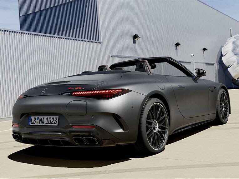Achterzijde van de nieuwe Mercedes-AMG SL 63 S E PERFORMANCE.