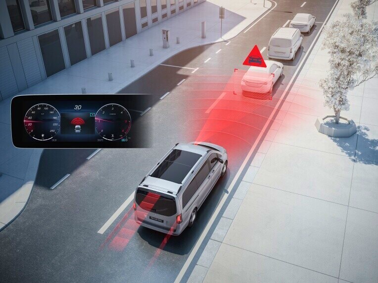 De actieve remassistent kan u helpen om ongevallen met andere verkeersdeelnemers te voorkomen of de gevolgen daarvan te verminderen.