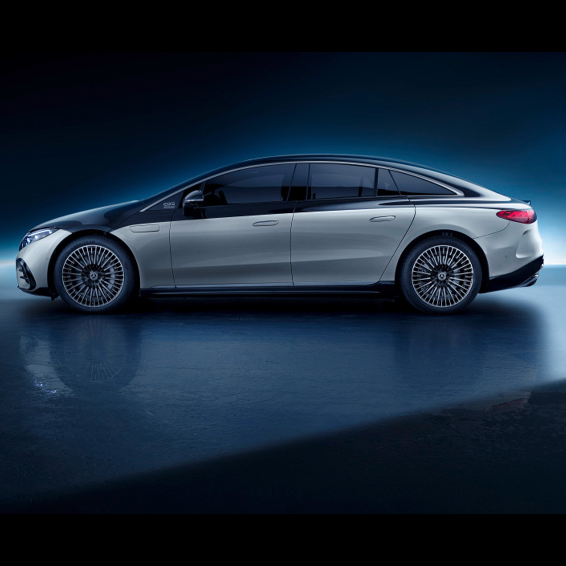 EQS | Elektrische modellen van Mercedes-Benz Zijaanzicht van de Mercedes EQS